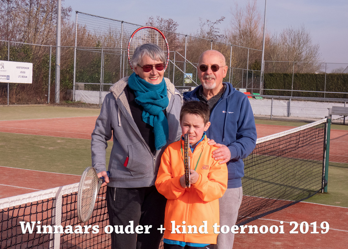 Tennissen in de zon voor ouders en kinderen - LTC Bedum